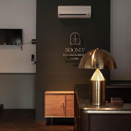 Room V Jalan Sultanah Near Bus Stop Batu Pahat Εξωτερικό φωτογραφία