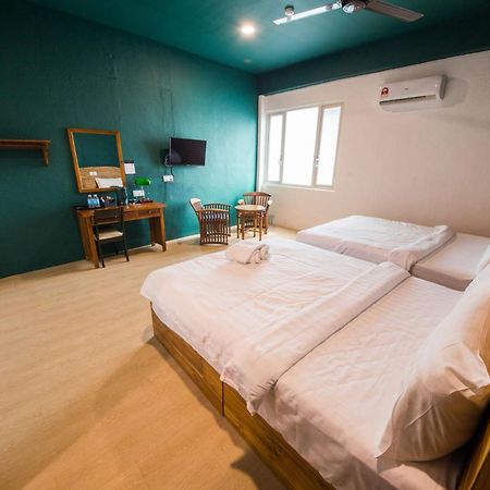 Room V Jalan Sultanah Near Bus Stop Batu Pahat Εξωτερικό φωτογραφία