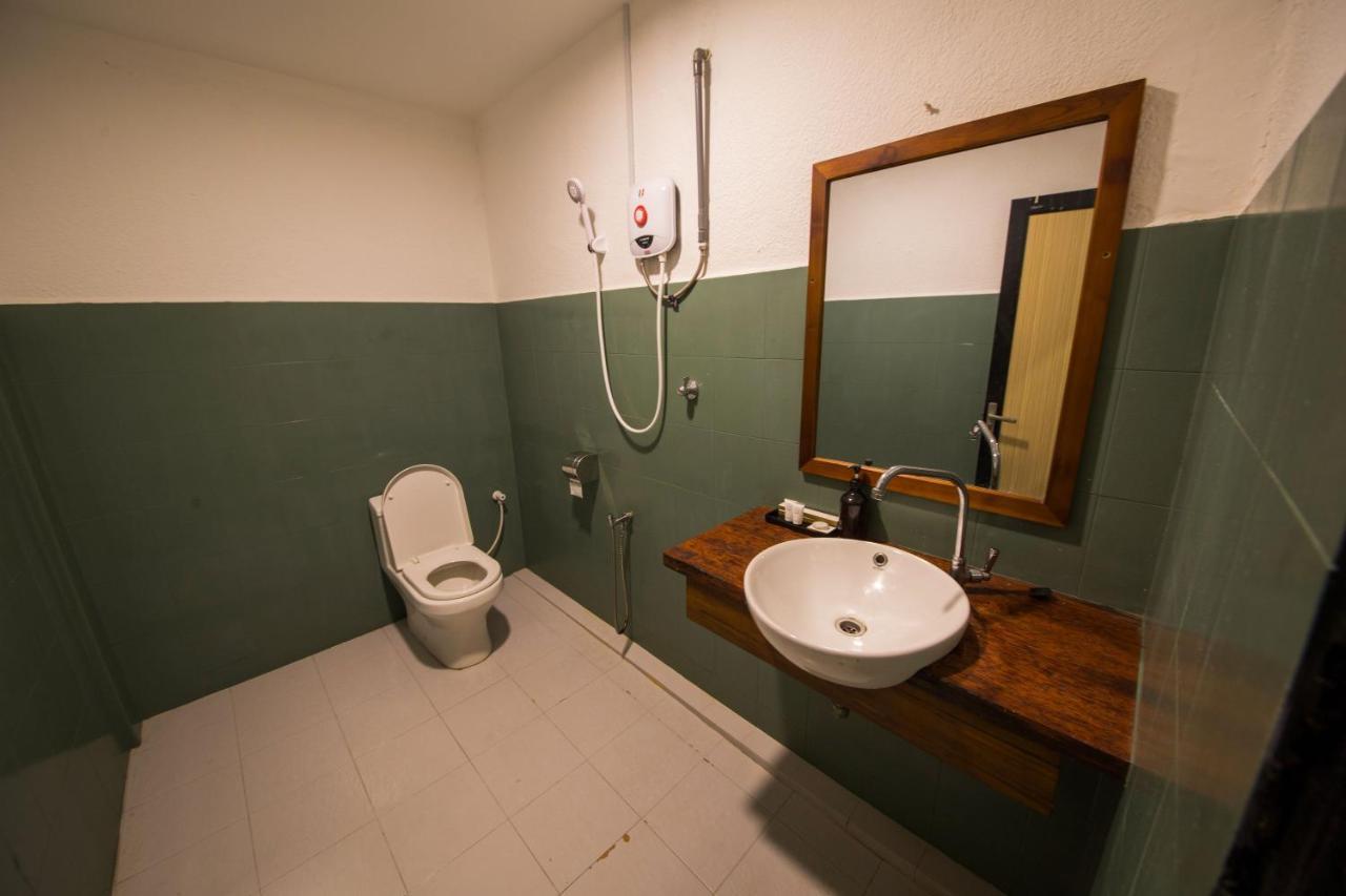 Room V Jalan Sultanah Near Bus Stop Batu Pahat Εξωτερικό φωτογραφία