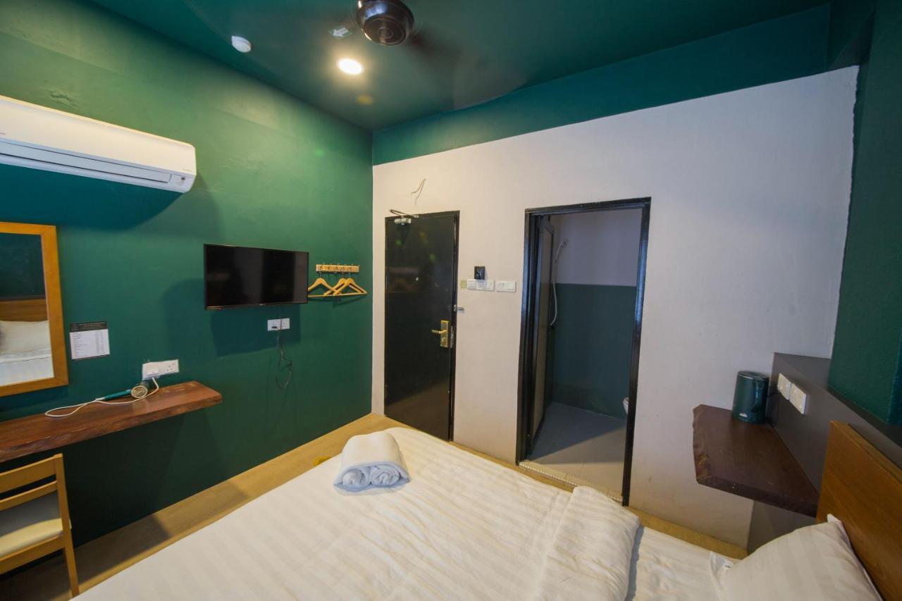 Room V Jalan Sultanah Near Bus Stop Batu Pahat Εξωτερικό φωτογραφία