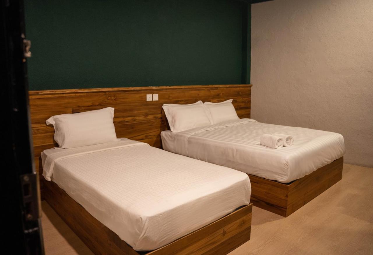 Room V Jalan Sultanah Near Bus Stop Batu Pahat Εξωτερικό φωτογραφία