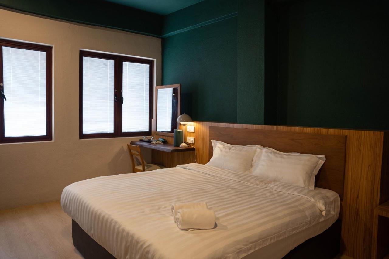 Room V Jalan Sultanah Near Bus Stop Batu Pahat Εξωτερικό φωτογραφία