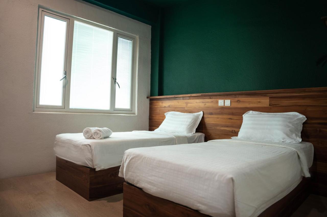 Room V Jalan Sultanah Near Bus Stop Batu Pahat Εξωτερικό φωτογραφία