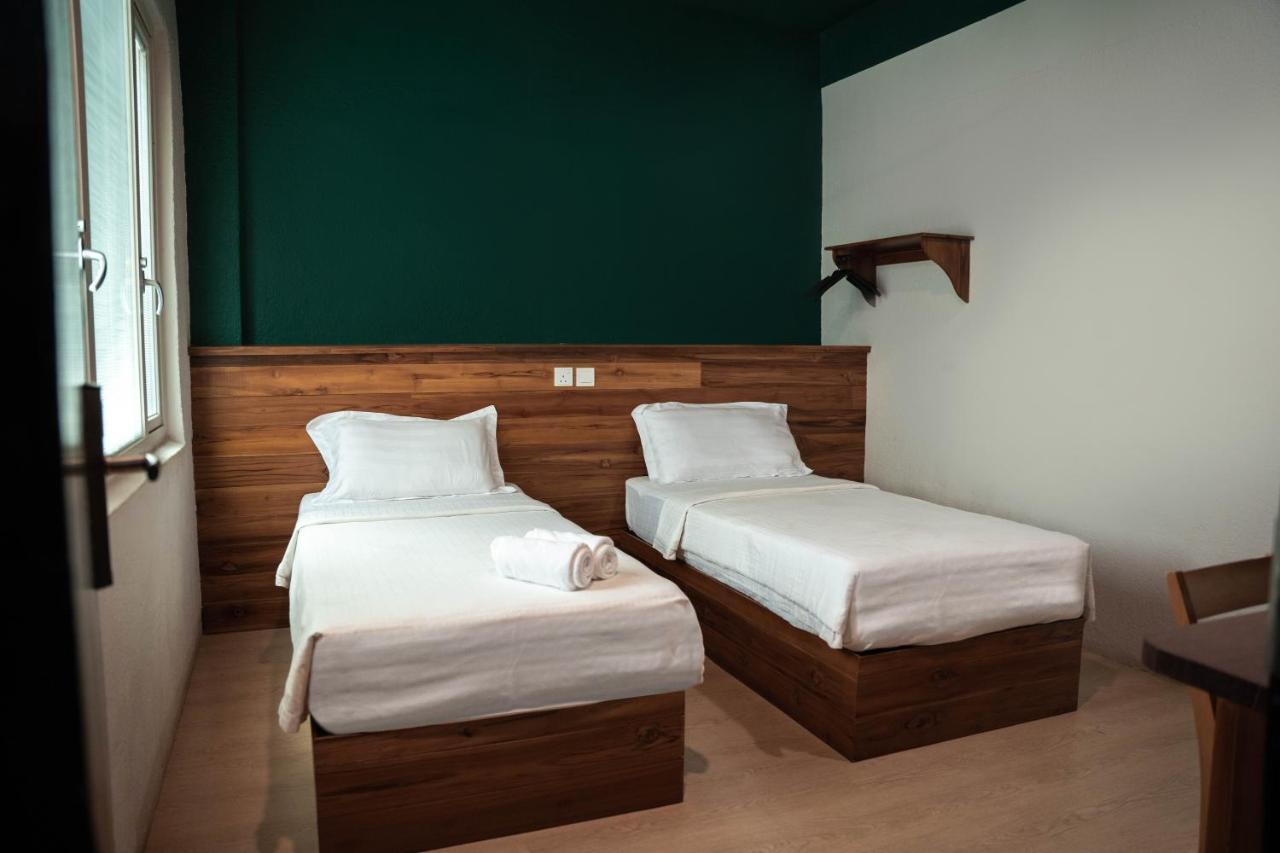 Room V Jalan Sultanah Near Bus Stop Batu Pahat Εξωτερικό φωτογραφία
