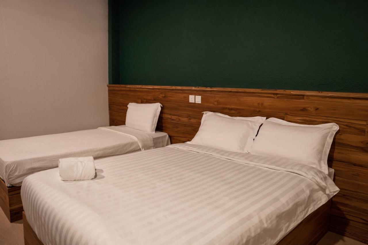 Room V Jalan Sultanah Near Bus Stop Batu Pahat Εξωτερικό φωτογραφία