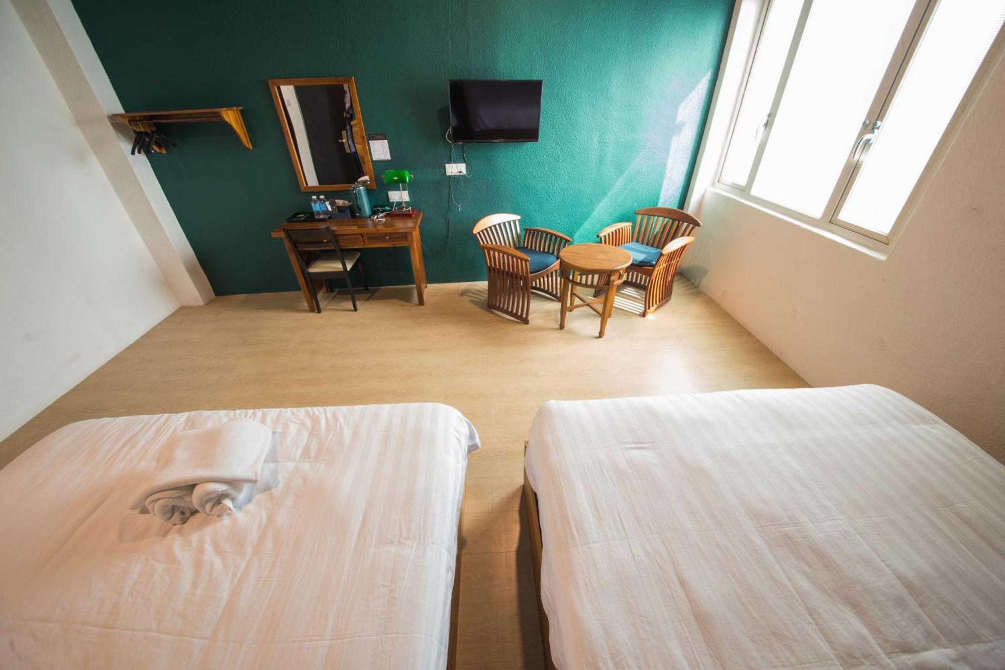 Room V Jalan Sultanah Near Bus Stop Batu Pahat Εξωτερικό φωτογραφία